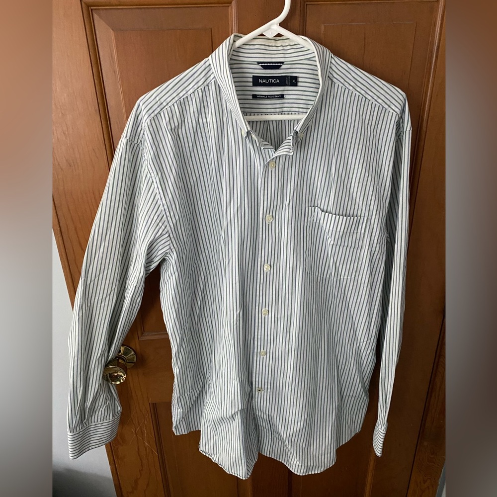 Men’s Nautica XL wrinkle resistant vertical striped dress shirt